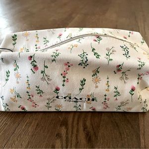 NWT Coach Toiletry Bag 🌸 Floral 🌸